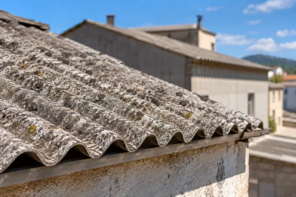 Edificios con amianto: cómo identificarlo y qué hacer si lo encuentras